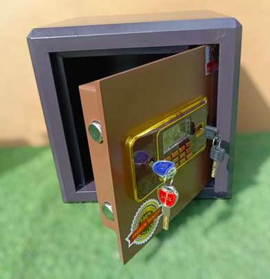 Office Safe: 20Kg Modern Digital Fireproof Safe image 4