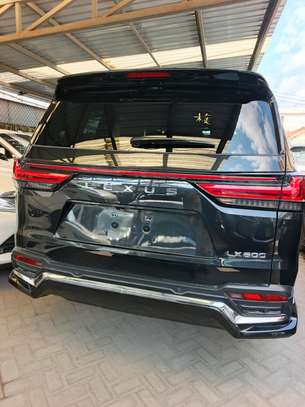 Lexus Lx600 image 13