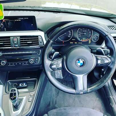 BMW 320i image 6
