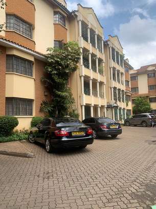 3 bedroom apartment all ensuite in kilimani image 6
