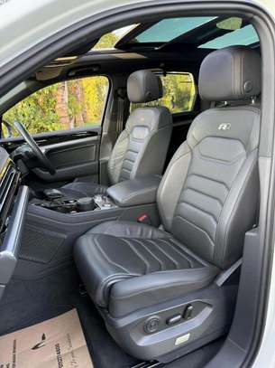 VW TOUAREG R-LINE white color 2018 model image 3