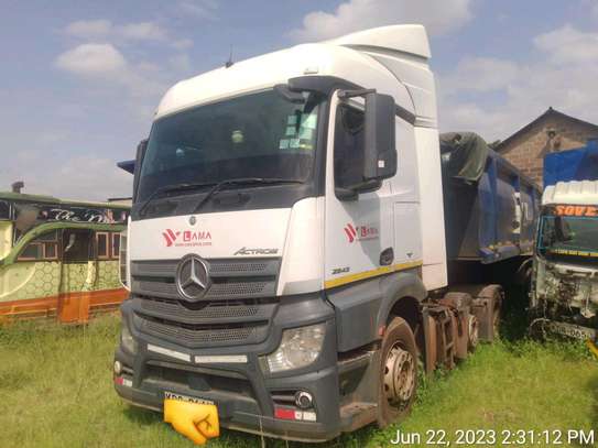 Actros MP4 prime movers (4units) image 2