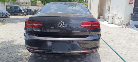 Volkswagen Passat Saloon petrol 2018 image 10