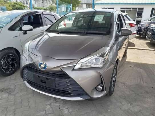 TOYOTA VITZ 2018 HYBRID image 8