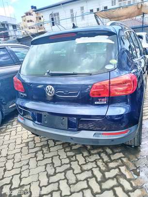 Volkswagen Tiguan TSI blue image 3