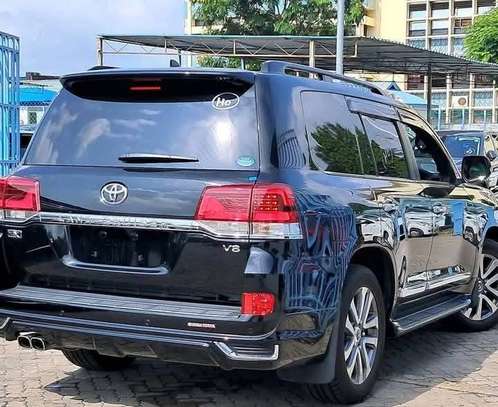 Landcruiser V8 Black ZX image 10