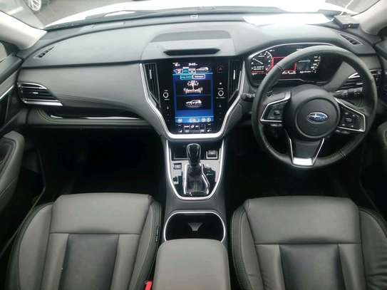 Subaru Outback Grey 2022 image 8