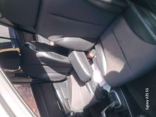 Nissan Tiida image 6
