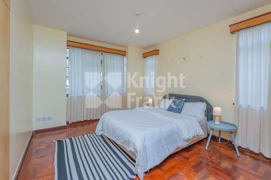 3 Bed Apartment with Swimming Pool at Hendred Road image 16