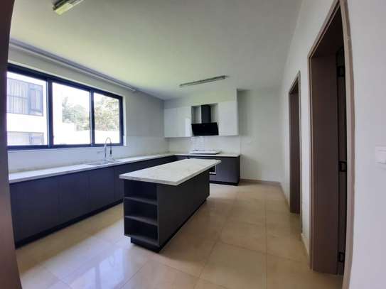 5 Bed Townhouse with En Suite in Lavington image 7