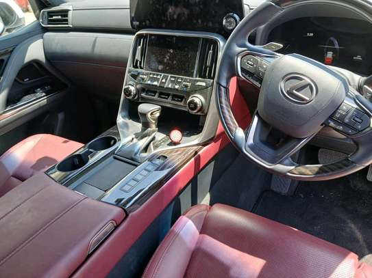 Lexus LX600 2023 image 3