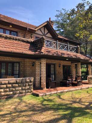 4 Bed House with En Suite in Windsor image 8
