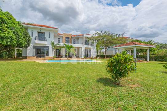 3 Bed Villa with Swimming Pool in Kilifi image 18