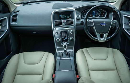 2015 Volvo XC60 image 8