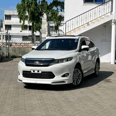 TOYOTA HARRIER NEW IMPORT WITH SUNROOF. image 2