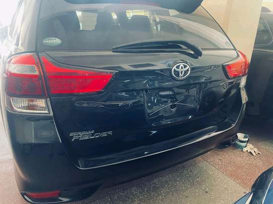 Toyota fielder hybrid 2019model image 4