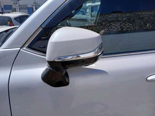 Lexus LX600 White Sport 2023 image 4