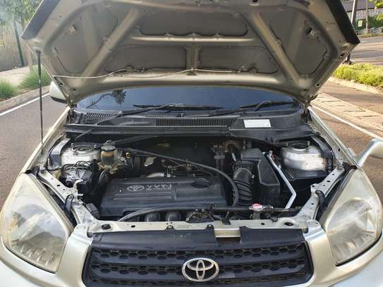 Toyota RAV4 image 4