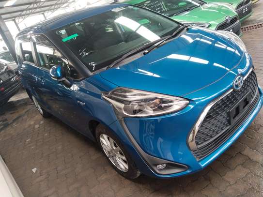Toyota Sienta hybrid blue on sale image 2