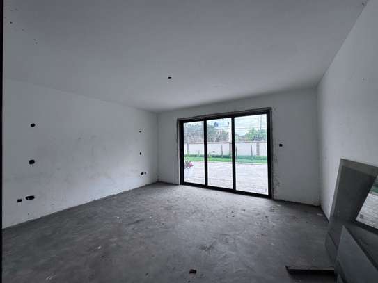 5 Bed House with En Suite in Karen image 5