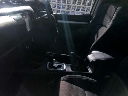 Toyota Hilux Double cabin image 3