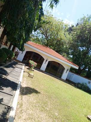 5 Bed House with En Suite at Nyali image 8