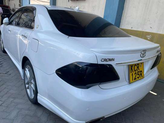 Toyota crown athlete image 5