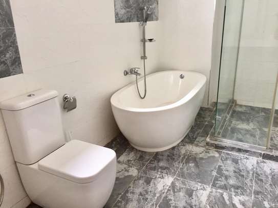 4 Bed Apartment with En Suite in Westlands Area image 2