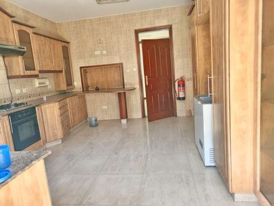 4 Bed Townhouse with En Suite in Kyuna image 4