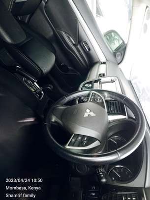 Mitsubishi outlander 2015 white non hybrid image 6