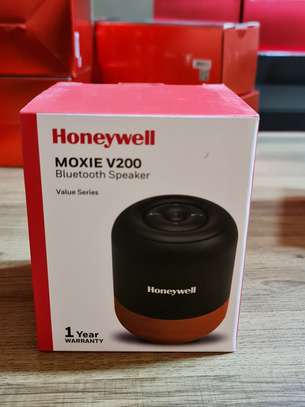 Honeywell Moxie V200 Light & Portable Bluetooth Speaker image 3