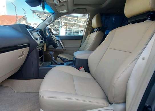 Toyota land cruiser Prado Txl 2019 image 2