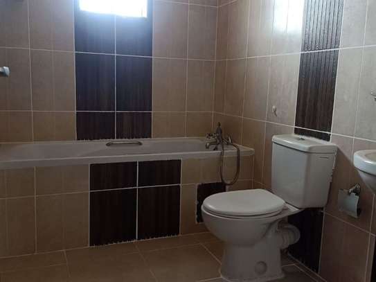 4 Bed House with En Suite at Fourways Junction Estate image 8
