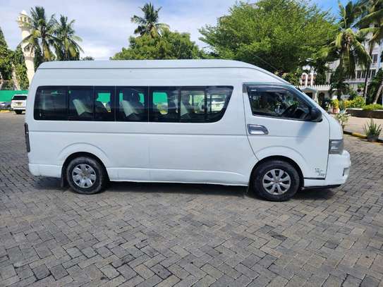 Toyota Hiace 9l manual petrol image 2