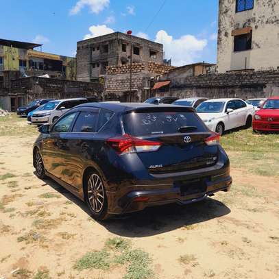 Toyota Auris Hybrid image 3