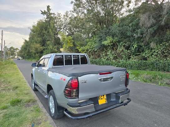 TOYOTA HILUX DOUBLE CAB image 9