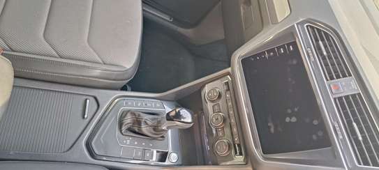 Volkswagen Tiguan R-line Grey 2018 image 10