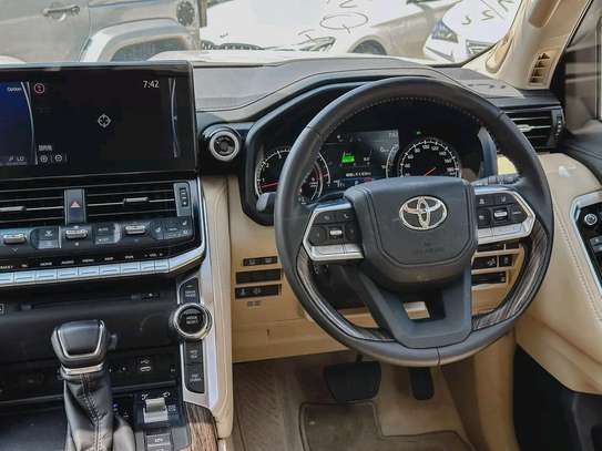 Toyota land cruiser Zx Sunroof 2022 image 6