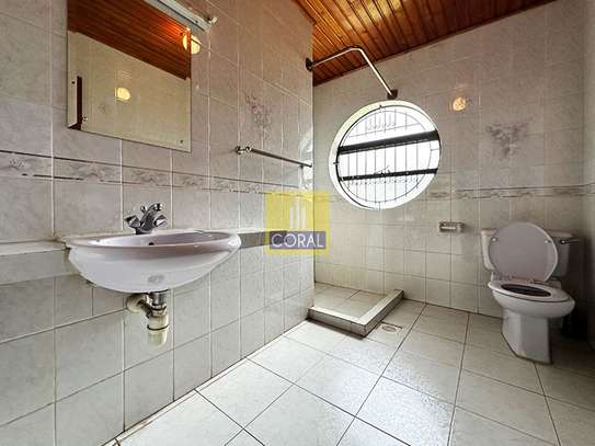 5 Bed Townhouse in Brookside image 9