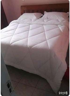 Pure white duvet with one bedsheet and two pillowcases ⁸⁸⁸ image 1