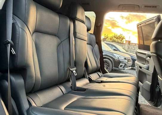 2019 Lexus LX570 image 6