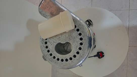 Commercial juicer extractor image 3
