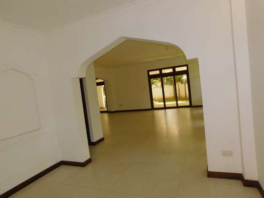 4 Bed Townhouse with Swimming Pool in Nyali Area image 8