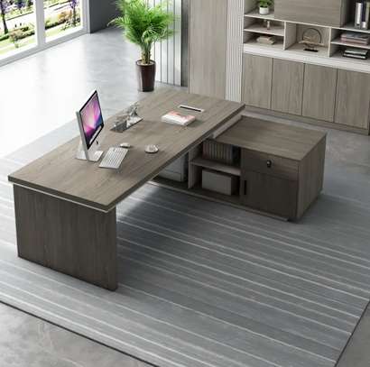 Office Desks: 1.8m Executive Perfect Supervisor Desk image 3