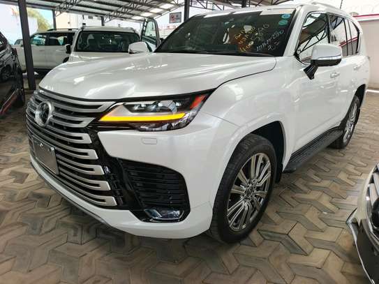 Lexus LX600   2022 image 4