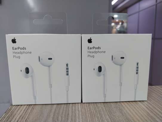 Apple EarPods with 3.5mm Headphone Plug-Original image 1