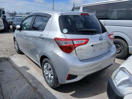 Toyota vitz hyrid 2018 image 4