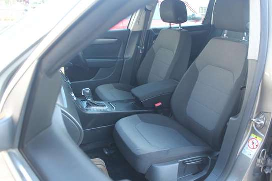 Volkwasgen passat station wagon image 4