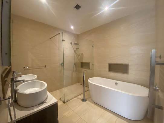 Serviced 3 Bed Apartment with En Suite in Riverside image 30