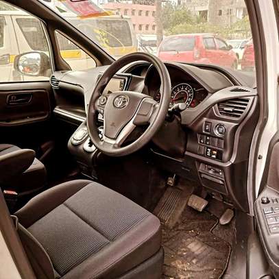 Toyota Esquire white 2018 2wd image 6